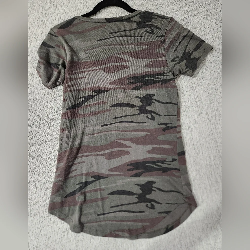 Tee - Picture 4 of 5